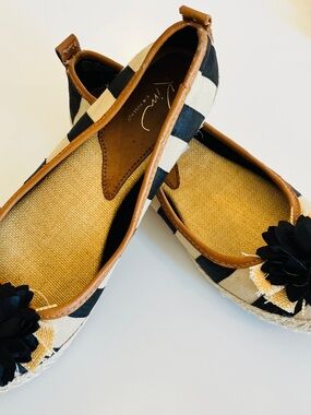 Kim Rogers Black & Cream Striped Espadrille Flats with Black Flower Size 7
